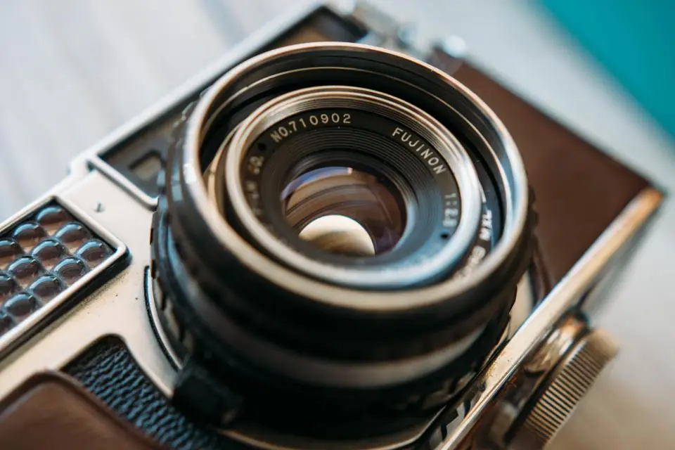 لنز ۵۰ میلیمتر f/1.8